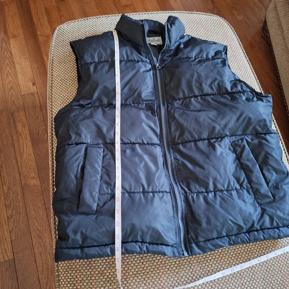 Crosby And Grand Women's Black Quilted Puffer Vest Outerwear - Picture 6 of 10